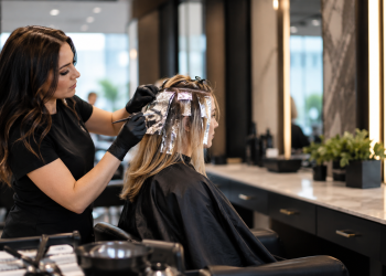 ژلیش یا کاشت ناخن
